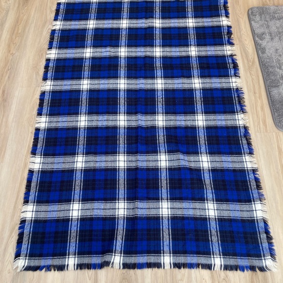 Zara Oversized Scarf - Picture 4 of 5